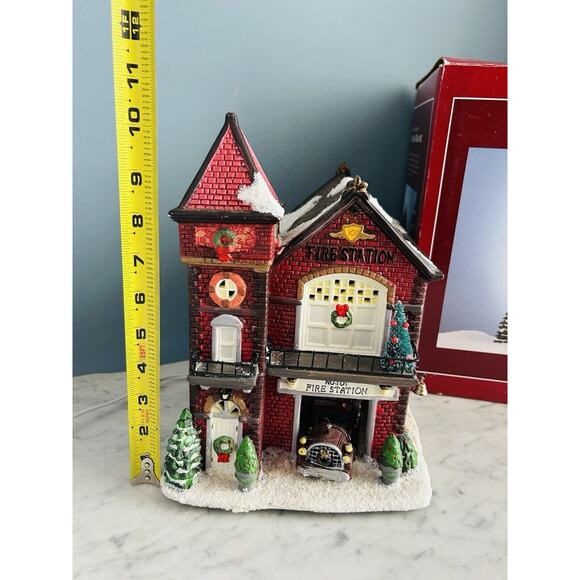 St Nicholas Square Fire Station 2007 Village Collection Illuminated Original Box - Picture 7 of 16